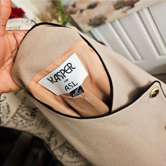 New VTG Beige KASPER 100% Wool  Statement Blazer. - Picture 15 of 15